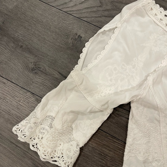 white top - Picture 3 of 5